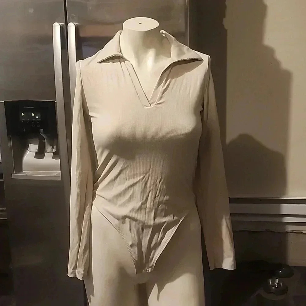 HOUSE OF HARLOW 1960  BEIGE RIBBED LONG SLEEVE BODYSUIT SIZE S